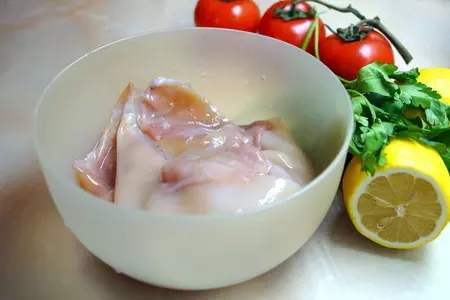 Кальмары по-гречески в томатном соусе: шаг 2