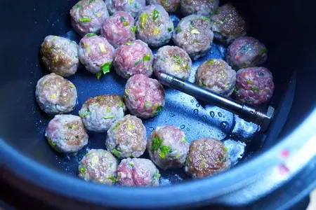 Мясные шарики из баранины с мятой и пикантным смузи-соусом: шаг 4