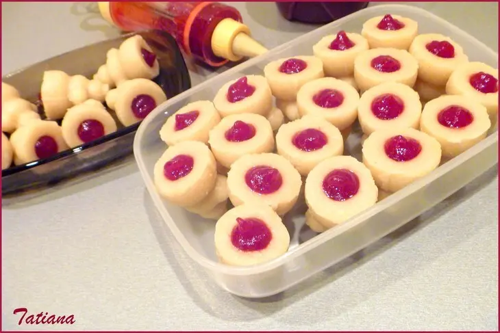 Пирожное миндально-клюквенные "снеговички": шаг 8
