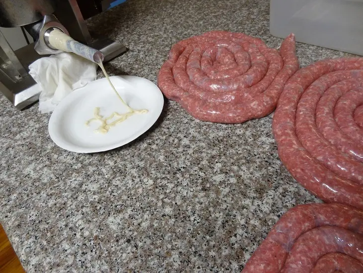 Колбаски - жареные: шаг 4