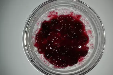Канапе с клюквенным желе на рыбном бульоне.: шаг 4
