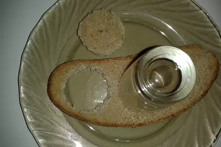 Канапе с клюквенным желе на рыбном бульоне.: шаг 9