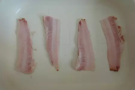 Куриная печень, запеченная с картофелем и беконом: шаг 2