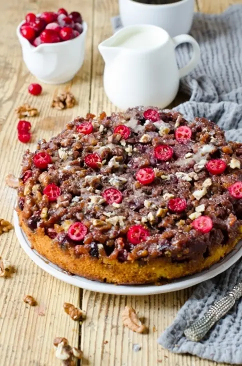 Пирог с клюквой и грецкими орехами: шаг 8