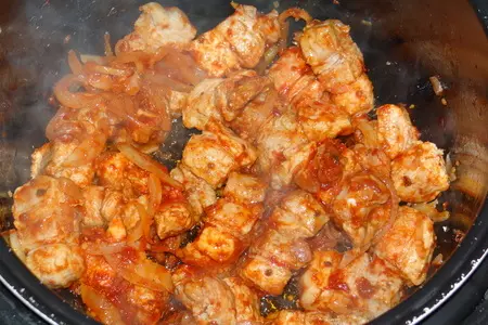 Солянка из квашеной капусты, свинины и маслин: шаг 1
