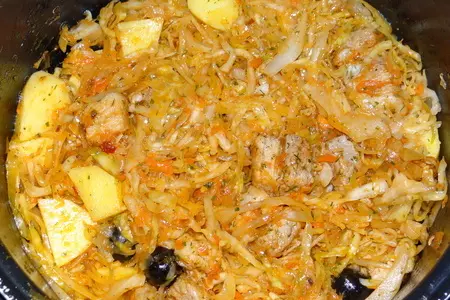 Солянка из квашеной капусты, свинины и маслин: шаг 3