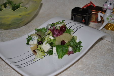 Салат с карамелизированной грушей, сыром и клюквой: шаг 7