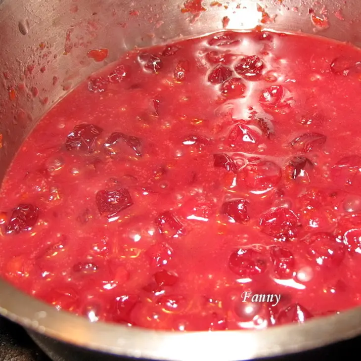 Закуска из сельди под клюквенным соусом: шаг 4