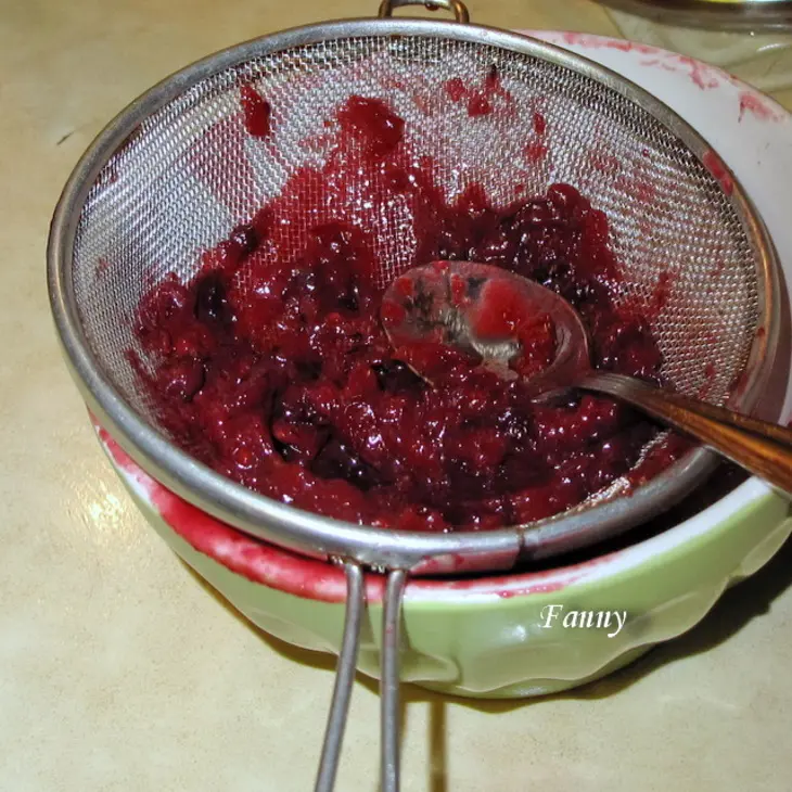 Закуска из сельди под клюквенным соусом: шаг 5