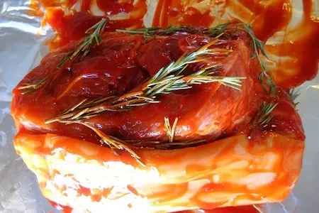 Кусок мяса с розмарином и чесноком под банановым соусом: шаг 4