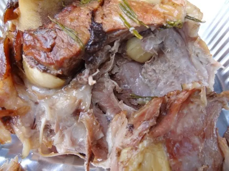 Кусок мяса с розмарином и чесноком под банановым соусом: шаг 8