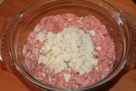 Мясные зразы с клюквой: шаг 2