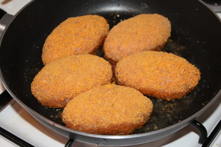 Мясные зразы с клюквой: шаг 5