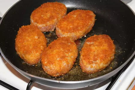 Мясные зразы с клюквой: шаг 6
