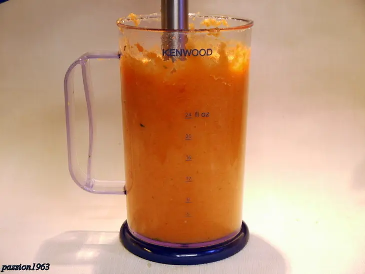 Овощной смузи из кольраби, моркови, сельдерея и груши: шаг 3