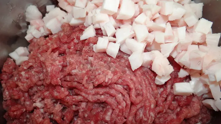 Колбаса домашняя вкусная: шаг 4