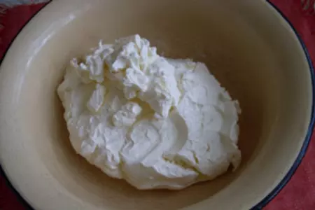 Бисквитный рулет с вишней: шаг 2