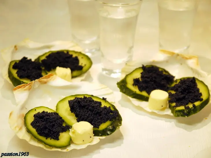 Черная икра, как правильно подать и вкусно съесть (кинокулинарный фм): шаг 5