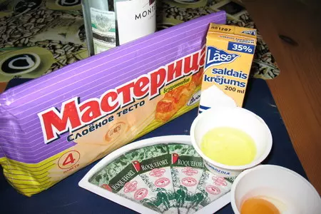 Слойки с рокфором и грушами: шаг 1
