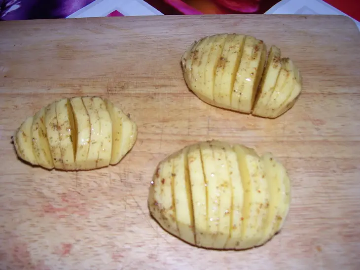 Мясо жаренное в духовке с картофелем: шаг 3
