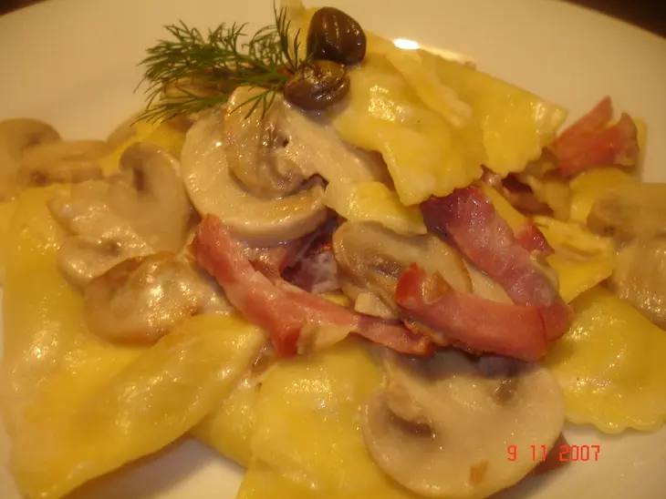 Паста: люссини с сыром в соусе с грибами и сыровяленым мясом: шаг 2