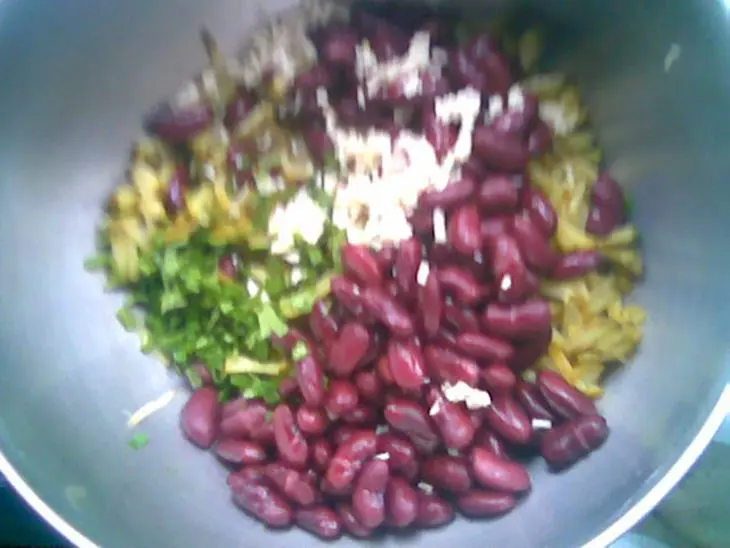 Салат из фасоли с петрушкой: шаг 2