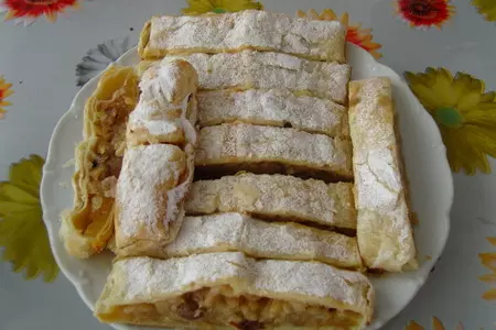 Слоенка с яблоками,изюмом и пудингом: шаг 5