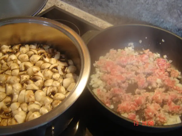 Сырный суп с пореем и шампиньонами: шаг 2