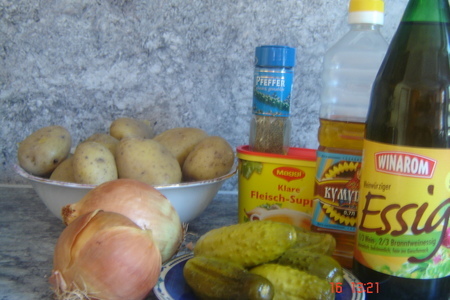 Салат картофельный с солёными огурчиками: шаг 1