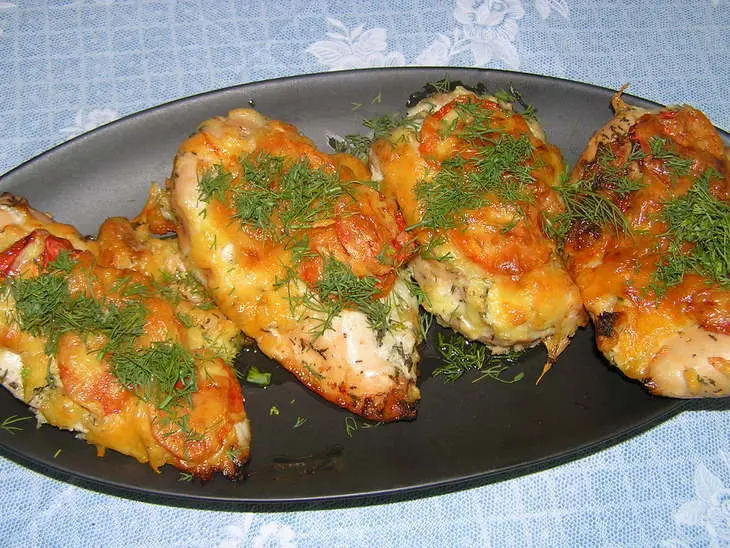 Куриное филе запеченое с сыром и помидорами.: шаг 1