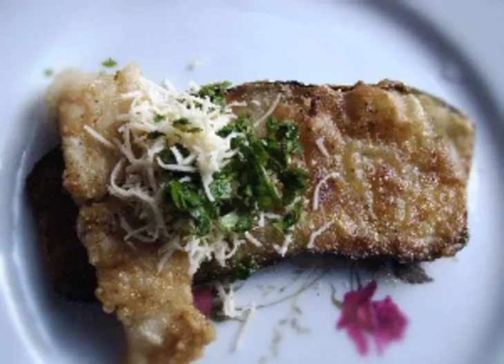 Кабачковые рулетики с рыбой и сыром: шаг 3