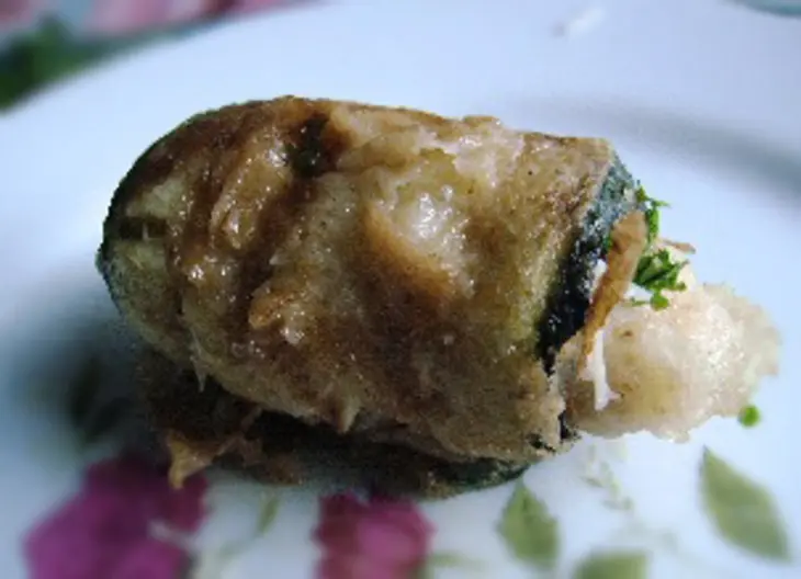 Кабачковые рулетики с рыбой и сыром: шаг 4