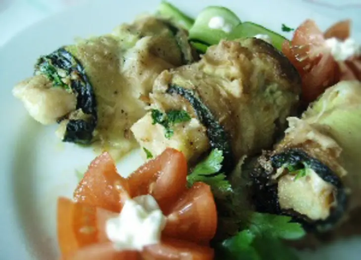 Кабачковые рулетики с рыбой и сыром: шаг 5