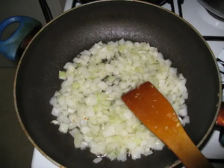 Грудинка куриная с луком.: шаг 3