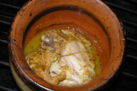 Куриные бедрышки в горшочке под сырным соусом: шаг 2