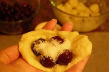 Вареники с черешней на пару: шаг 5
