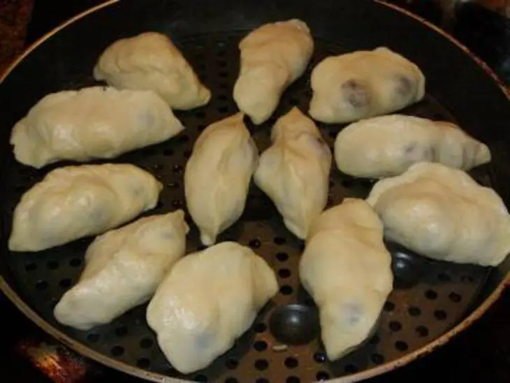 Вареники с черешней на пару: шаг 7