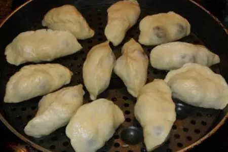 Вареники с черешней на пару: шаг 7