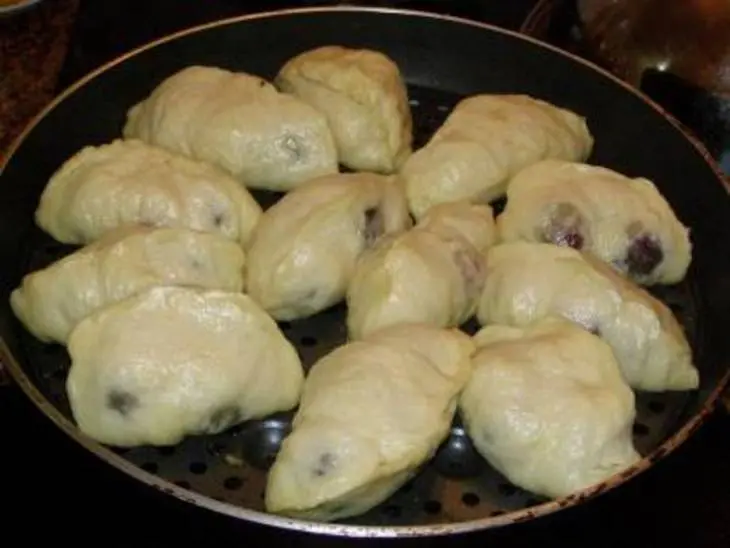 Вареники с черешней на пару: шаг 8