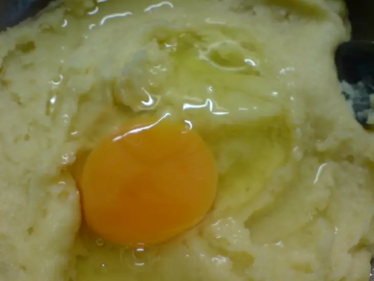 Профитроли закусочные с кремом из авокадо и сёмгой: шаг 1