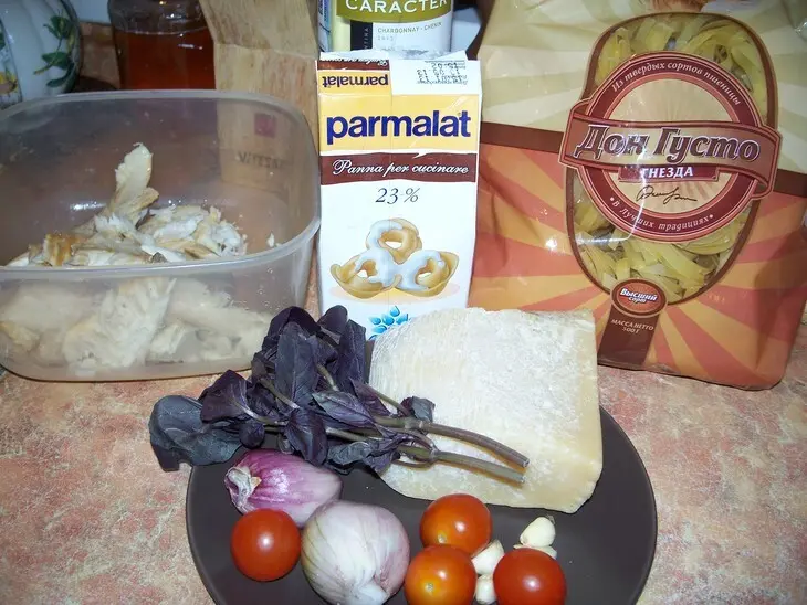 Паста со сливочным соусом с камбалой и оливками: шаг 1