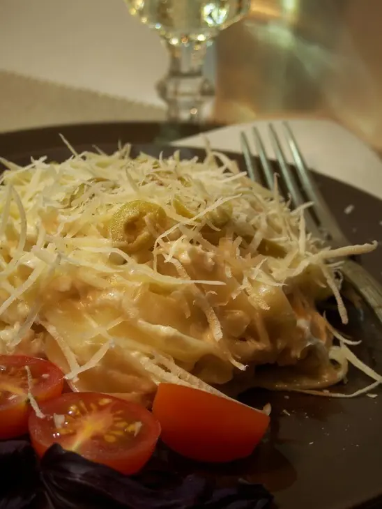 Паста со сливочным соусом с камбалой и оливками: шаг 4