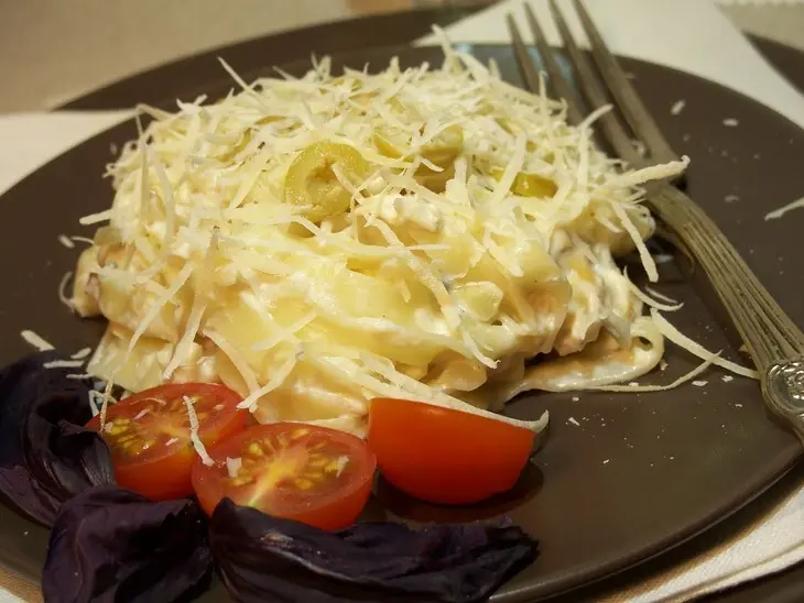 Паста со сливочным соусом с камбалой и оливками: шаг 5