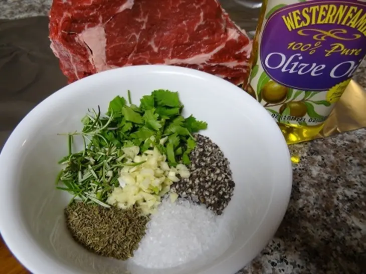 Ароматный, жареный, кусок мяса: шаг 2