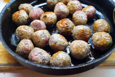 Мясные шарики, тушёные с фасолью. обед выходного дня.: шаг 2