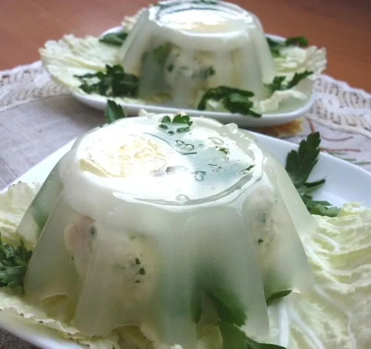 Заливное "замуровали рыбку": шаг 7