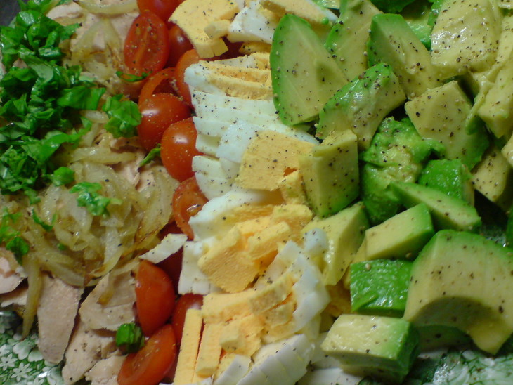 Салат с красной рыбой,черри и авокадо: шаг 5