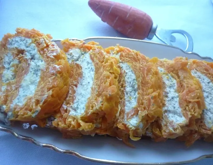 Морковный рулет с творожным сыром: шаг 9