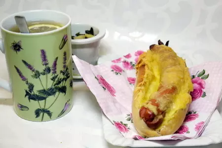 Лодочка из булки с сосиской и сыром к завтраку: шаг 4