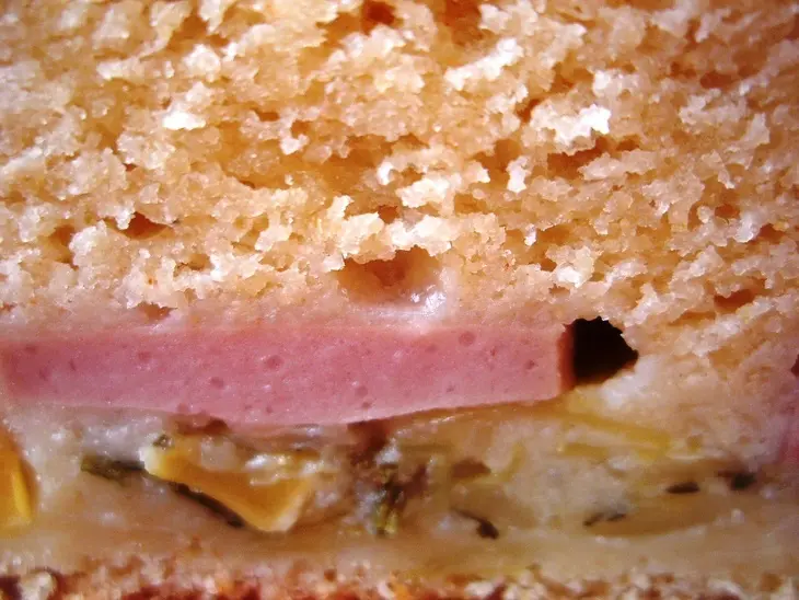 Пирог заливной с сосисками и капустой. фм «доброе утро, родной».: шаг 7